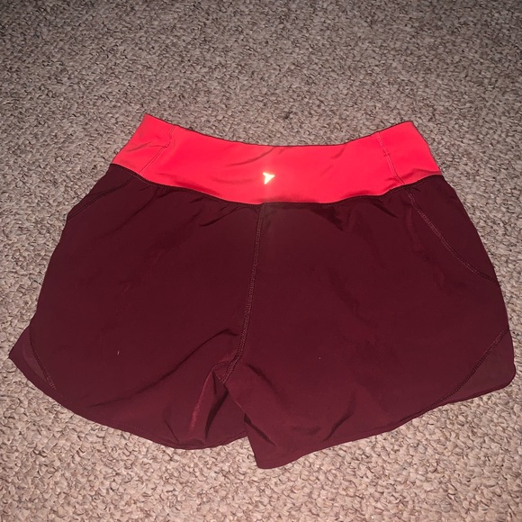 Old Navy Active Shorts Size small - Picture 2 of 3